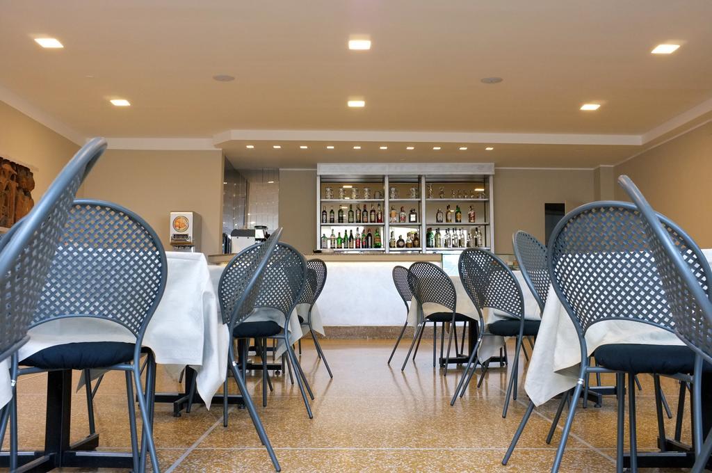 ואראצה Hotel Palace מראה חיצוני תמונה