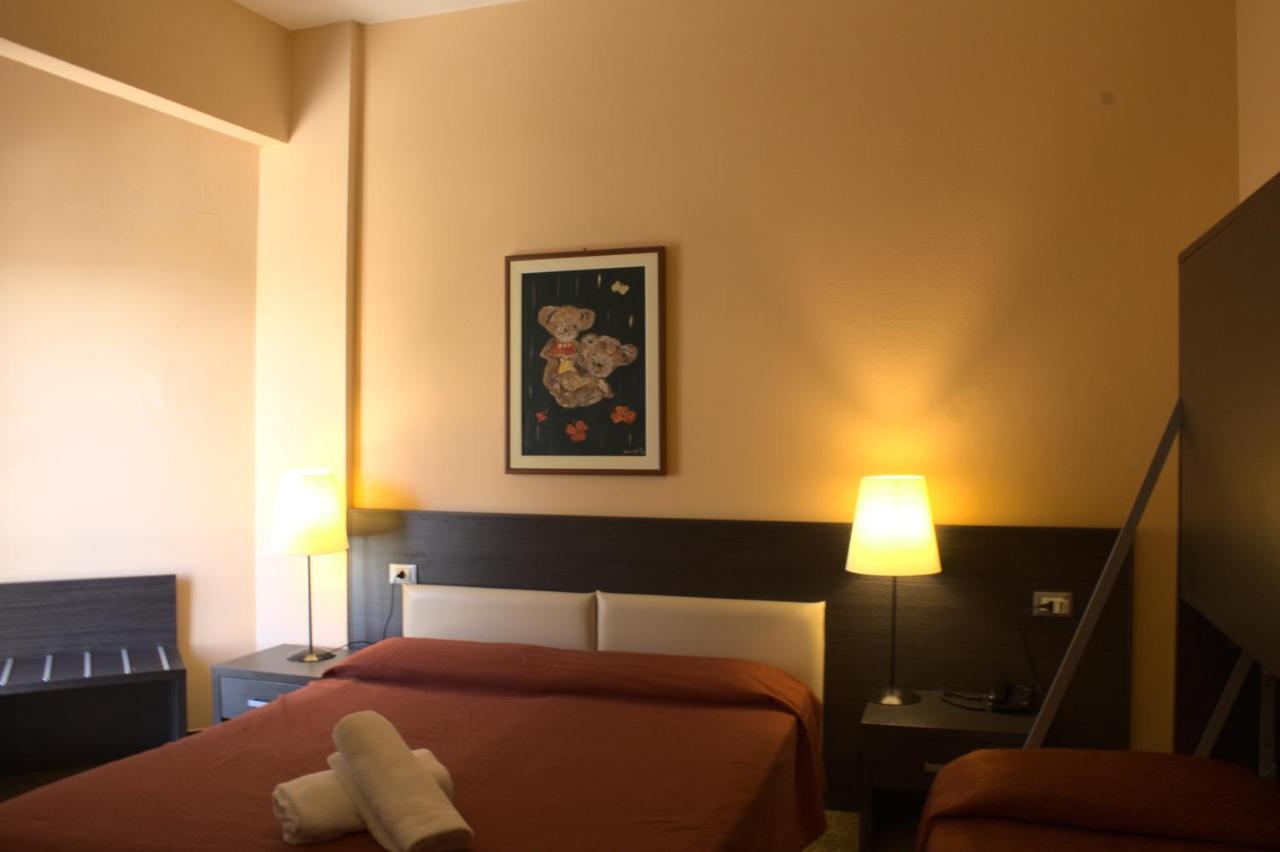 ואראצה Hotel Palace מראה חיצוני תמונה