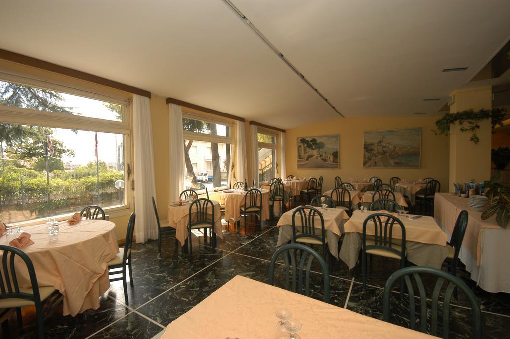 ואראצה Hotel Palace מראה חיצוני תמונה