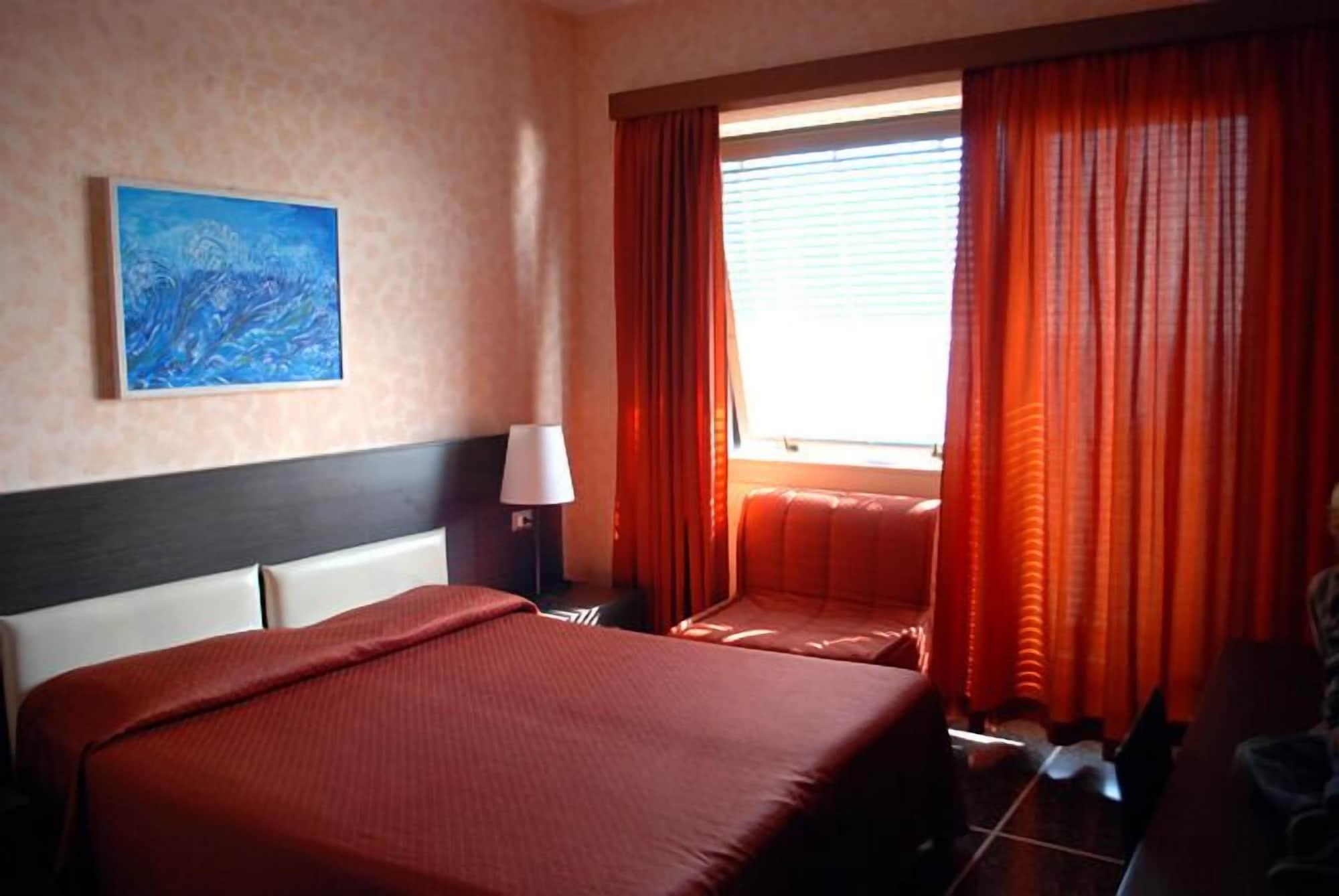ואראצה Hotel Palace מראה חיצוני תמונה