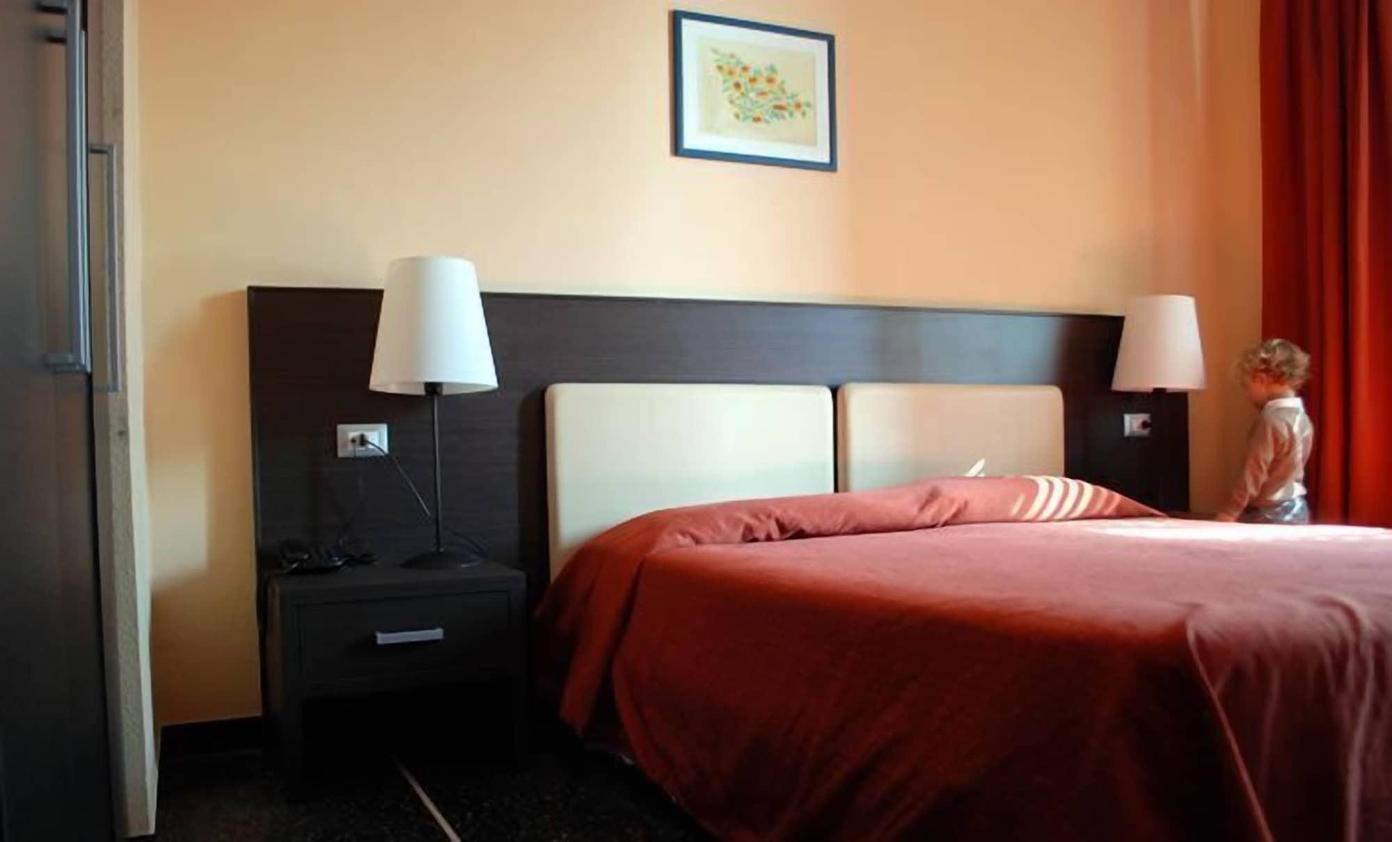 ואראצה Hotel Palace מראה חיצוני תמונה