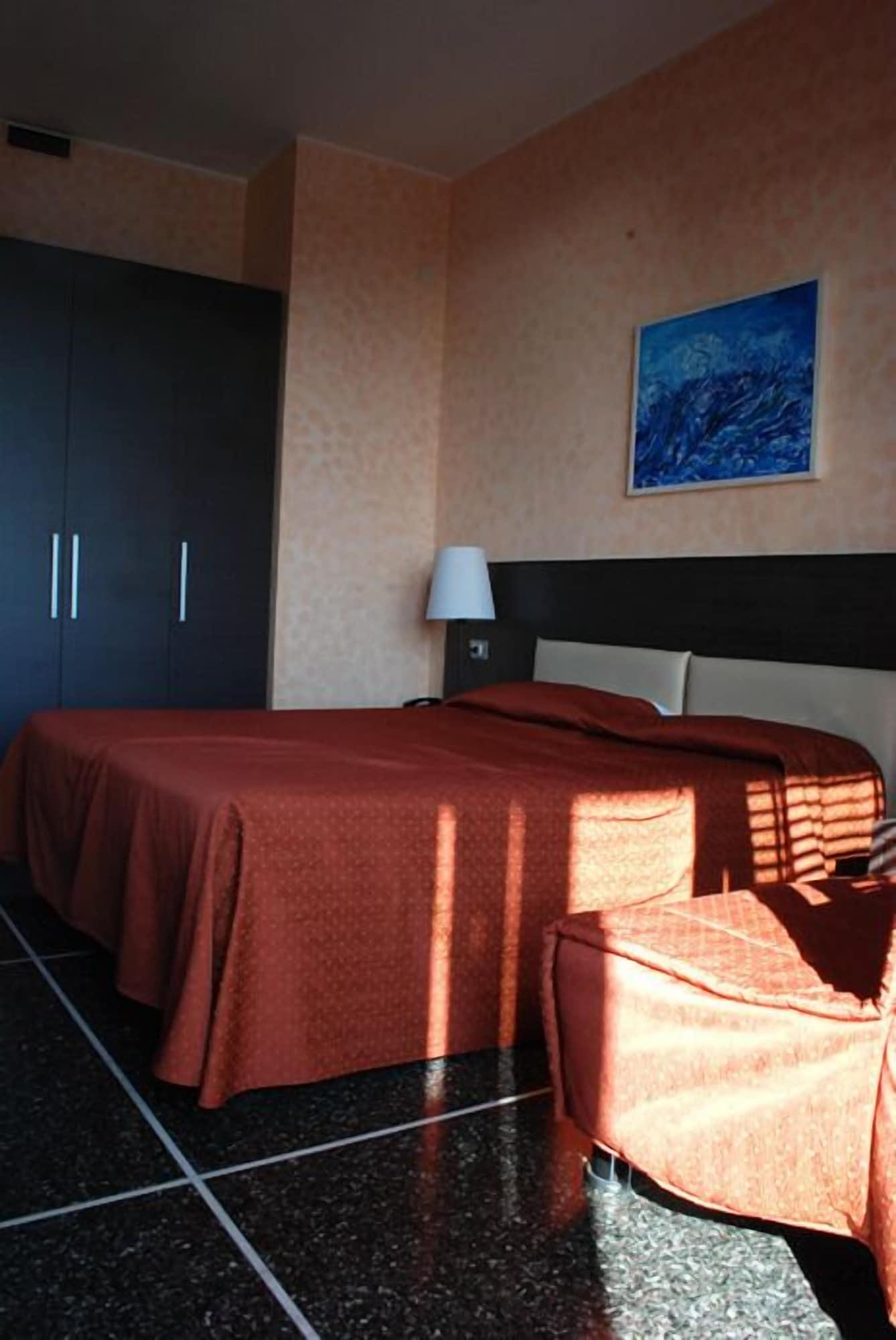 ואראצה Hotel Palace מראה חיצוני תמונה