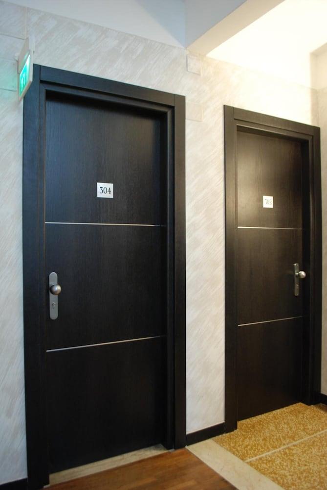 ואראצה Hotel Palace מראה חיצוני תמונה