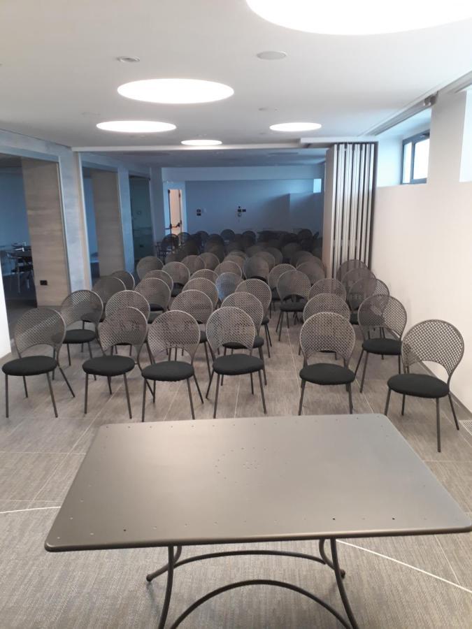 ואראצה Hotel Palace מראה חיצוני תמונה