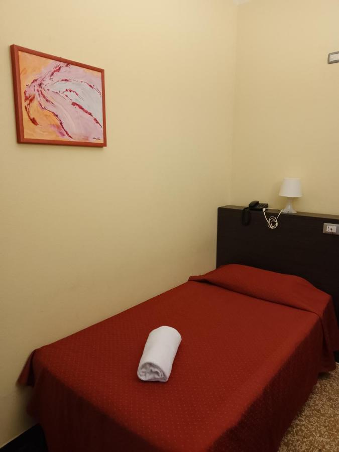 ואראצה Hotel Palace מראה חיצוני תמונה