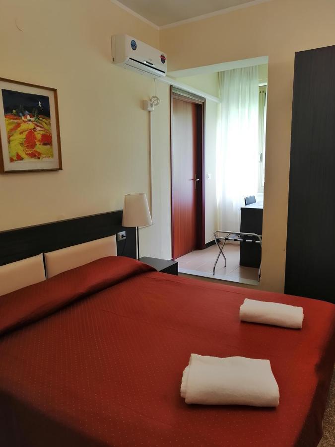ואראצה Hotel Palace מראה חיצוני תמונה