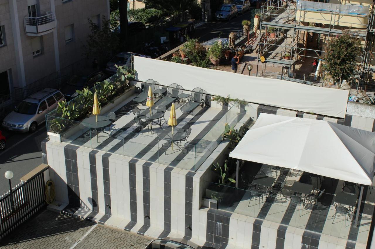 ואראצה Hotel Palace מראה חיצוני תמונה