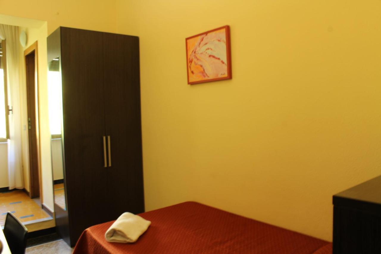ואראצה Hotel Palace מראה חיצוני תמונה