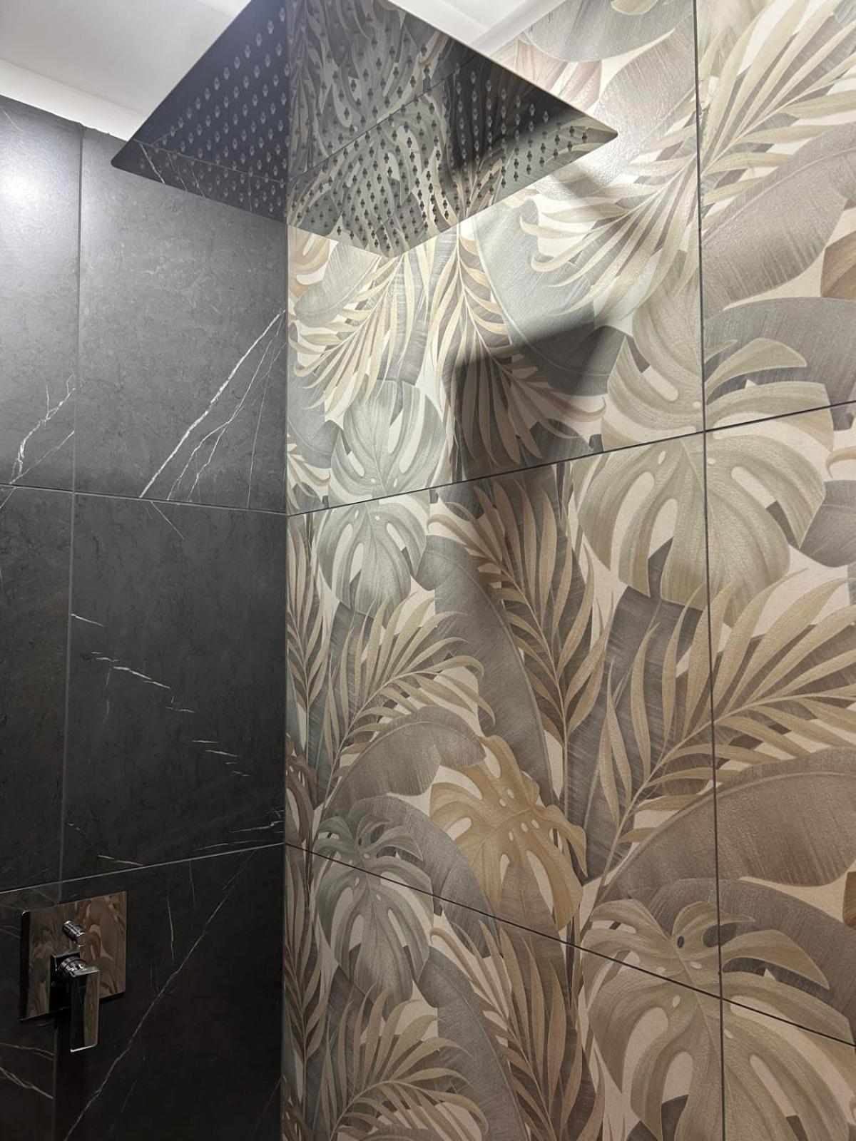 ואראצה Hotel Palace מראה חיצוני תמונה