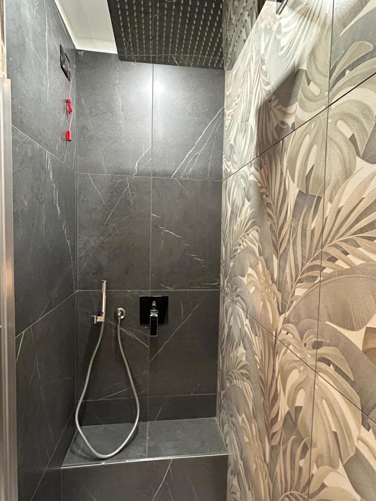 ואראצה Hotel Palace מראה חיצוני תמונה