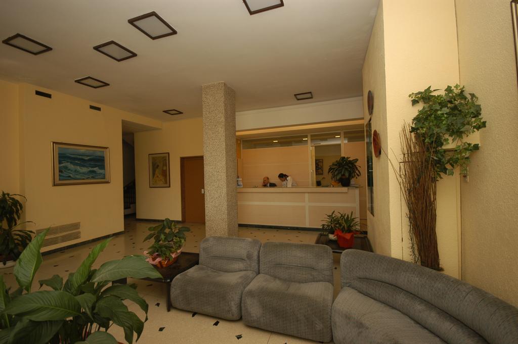 ואראצה Hotel Palace מראה חיצוני תמונה