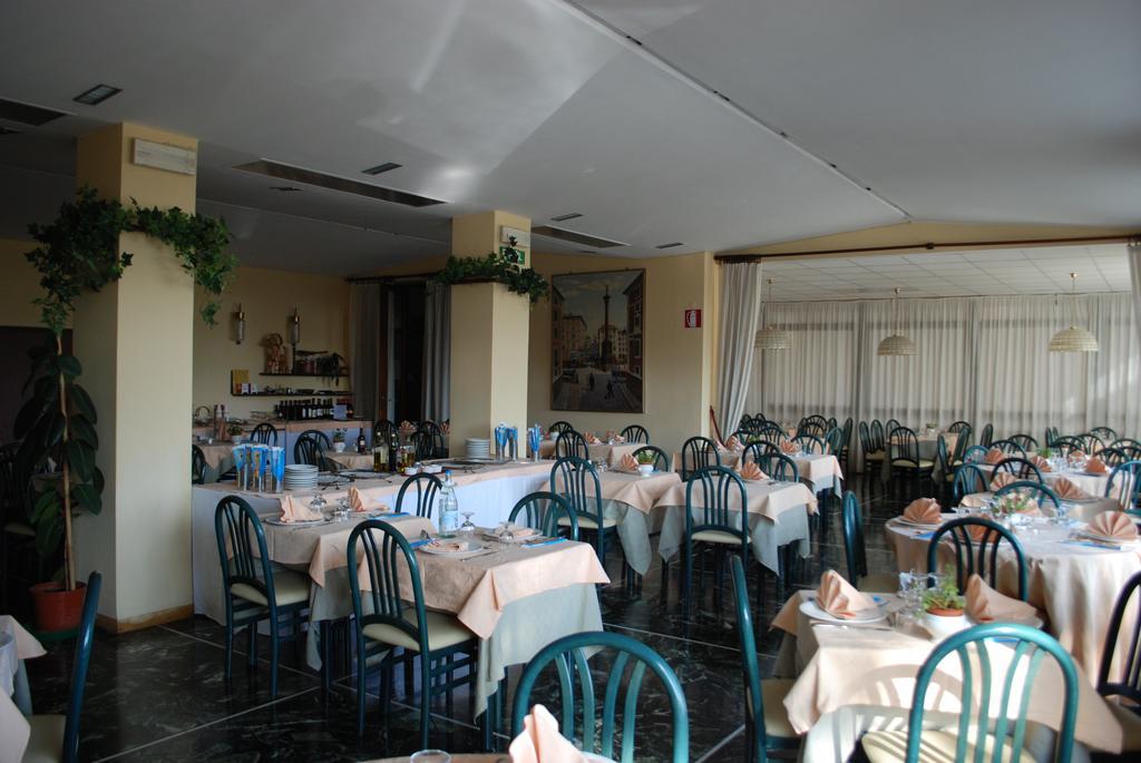 ואראצה Hotel Palace מראה חיצוני תמונה