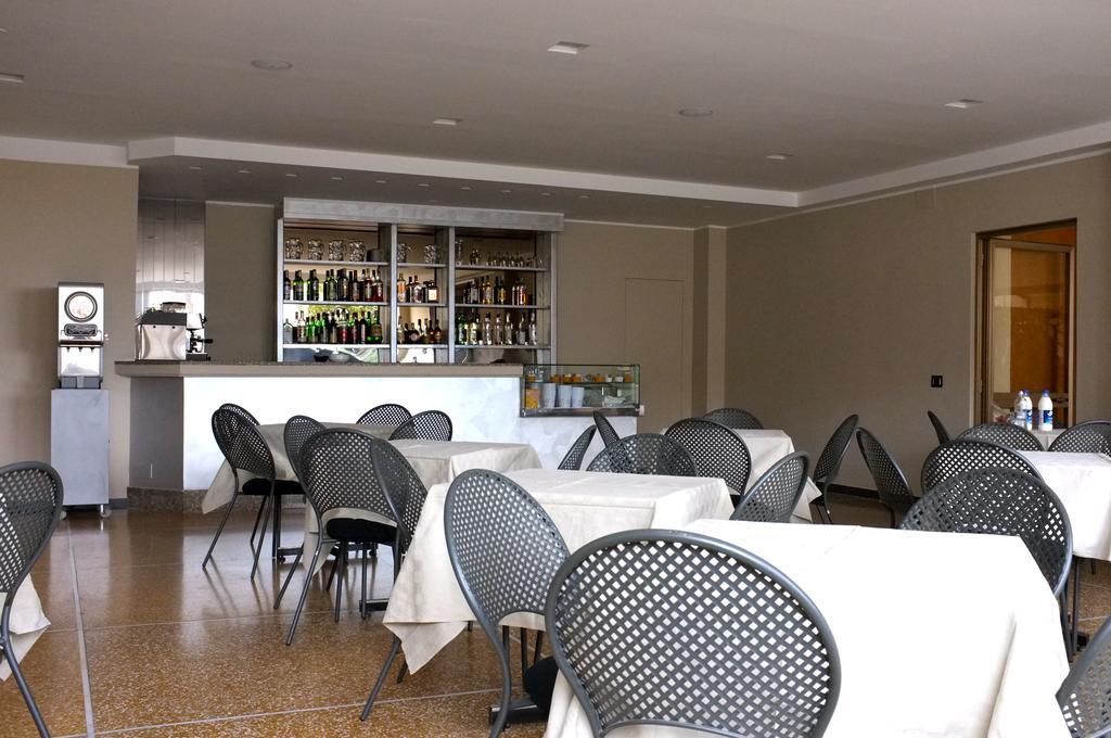 ואראצה Hotel Palace מראה חיצוני תמונה