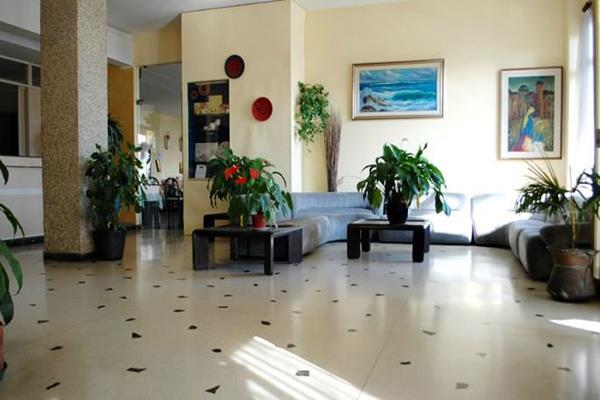 ואראצה Hotel Palace מראה חיצוני תמונה