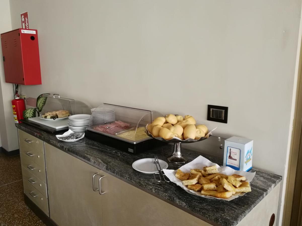 ואראצה Hotel Palace מראה חיצוני תמונה