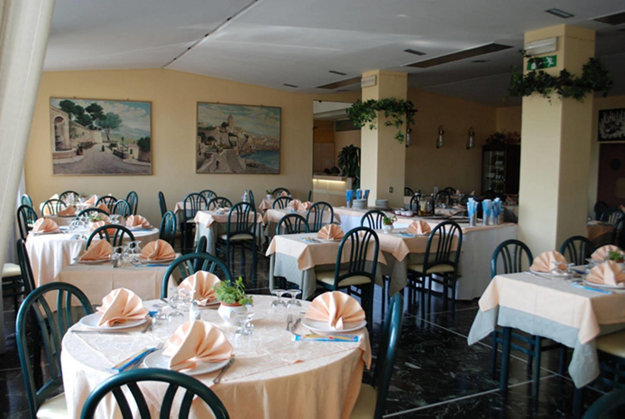 ואראצה Hotel Palace מראה חיצוני תמונה