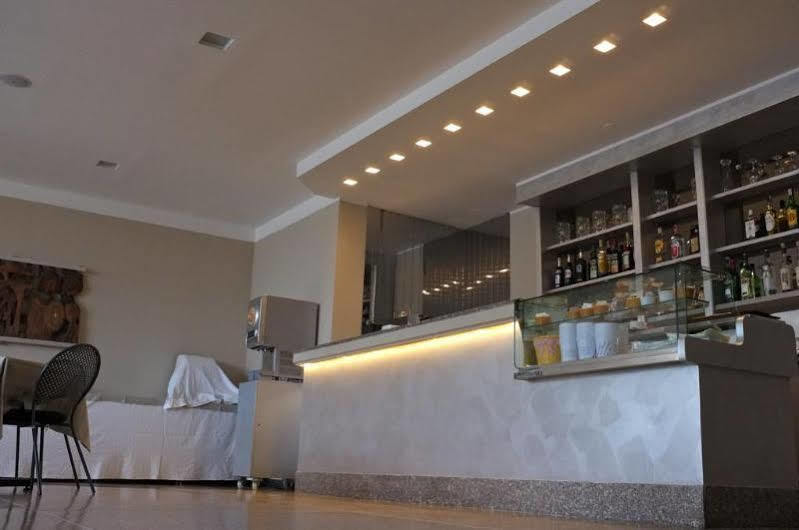 ואראצה Hotel Palace מראה חיצוני תמונה