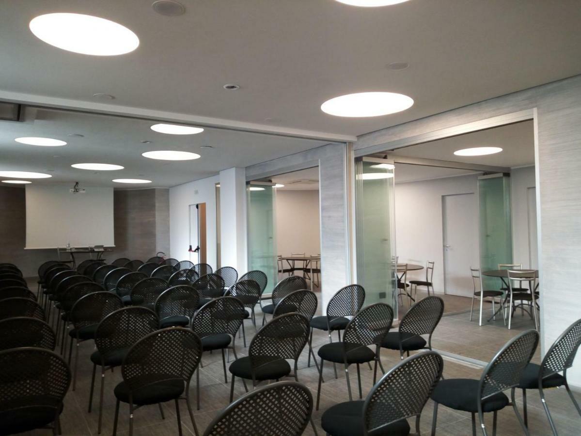 ואראצה Hotel Palace מראה חיצוני תמונה