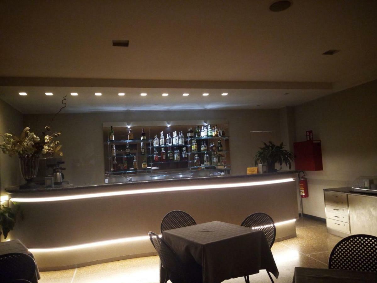 ואראצה Hotel Palace מראה חיצוני תמונה